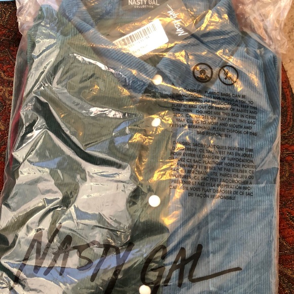 ‼️SOLD‼️NEW Color Block Button Up - Picture 2 of 4